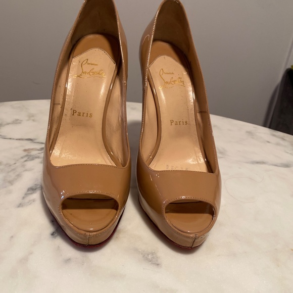 Tan Patent Leather Christian Louboutin peep toe heels size 39 - Picture 7 of 11